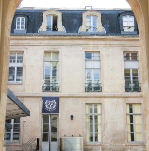 Rénovation d'une sous-station CPCU — École Sainte-Clotilde (Paris 7e) — vue 1